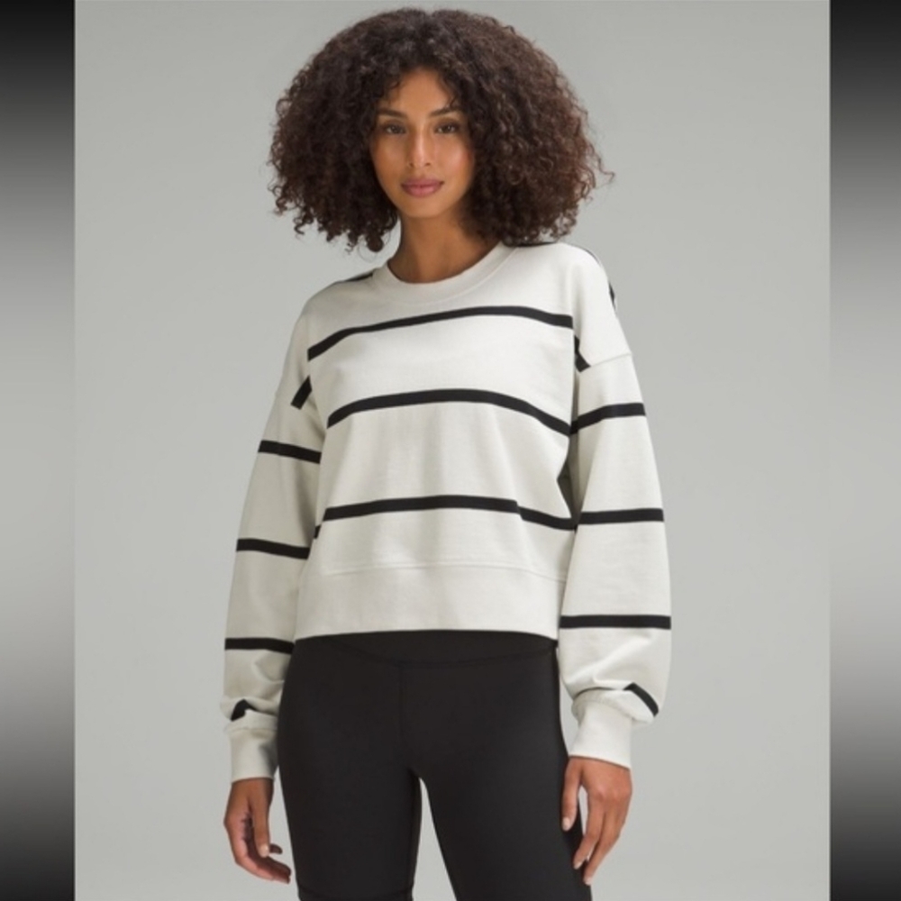 Lululemon Perfectly Cropped Crewneck Size 10 Cream/black